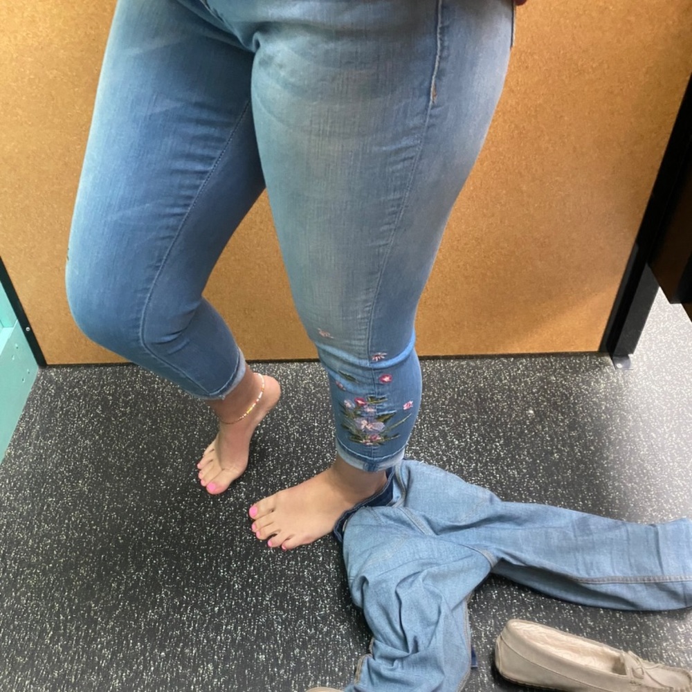 Floral light wash jeans - Picture 2 of 8